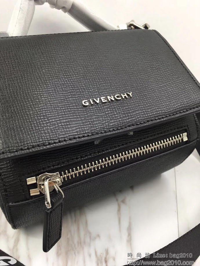 GlVENCHY紀梵希 2017春夏女裝系列 GIVENCHY Logo寬肩帶裝飾 黑色Pandora Box手袋 斜挎包 經典實用  tsg1124